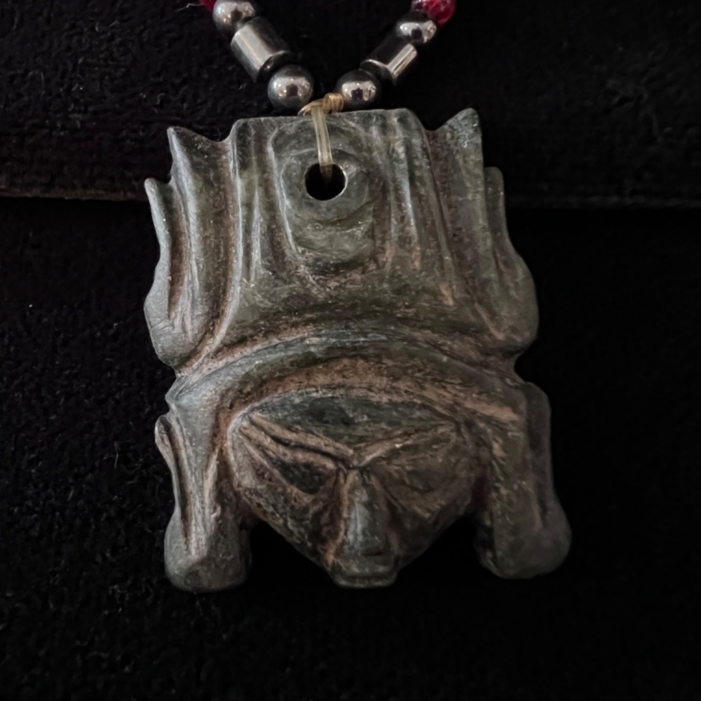RED NECKLACE - Picture 2 of 6